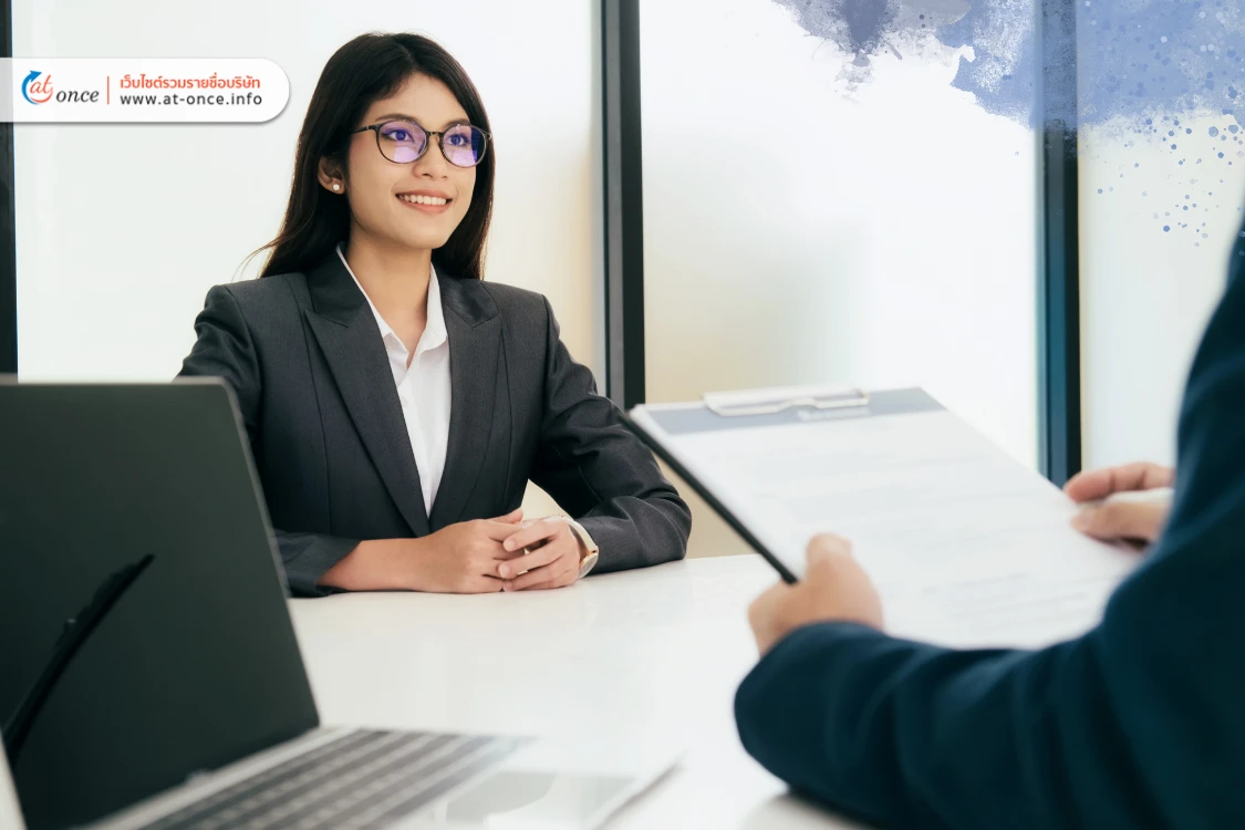 นักศึกษาจบใหม่