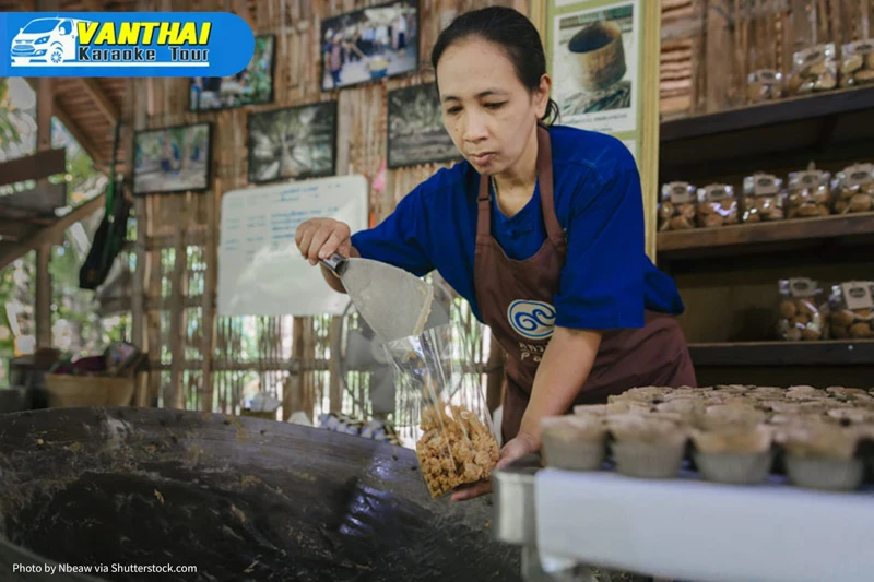 ตลาดน้ำอัมพวา จังหวัดสมุทรสงคราม1