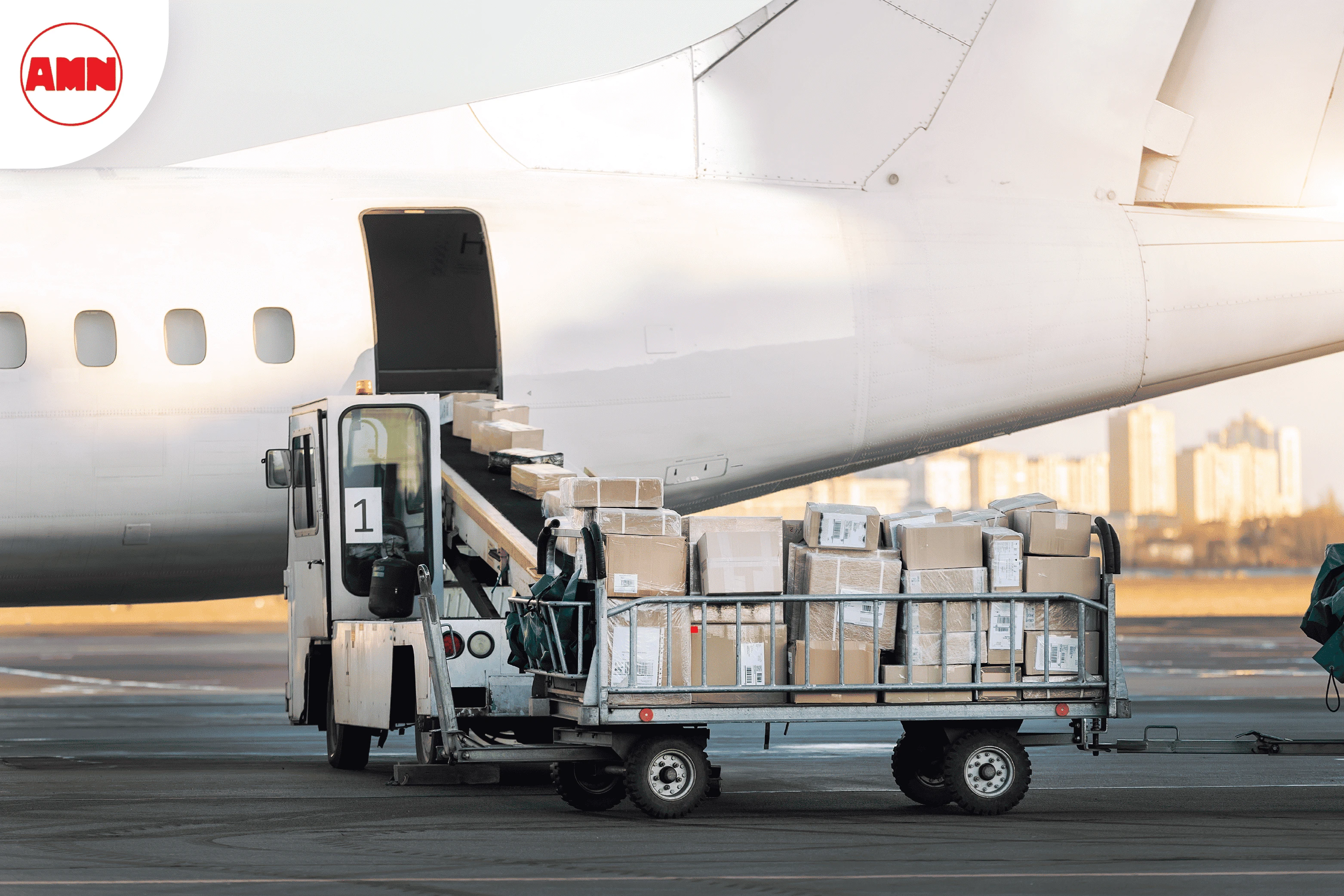full-service-logistics-vs-managing-shipment