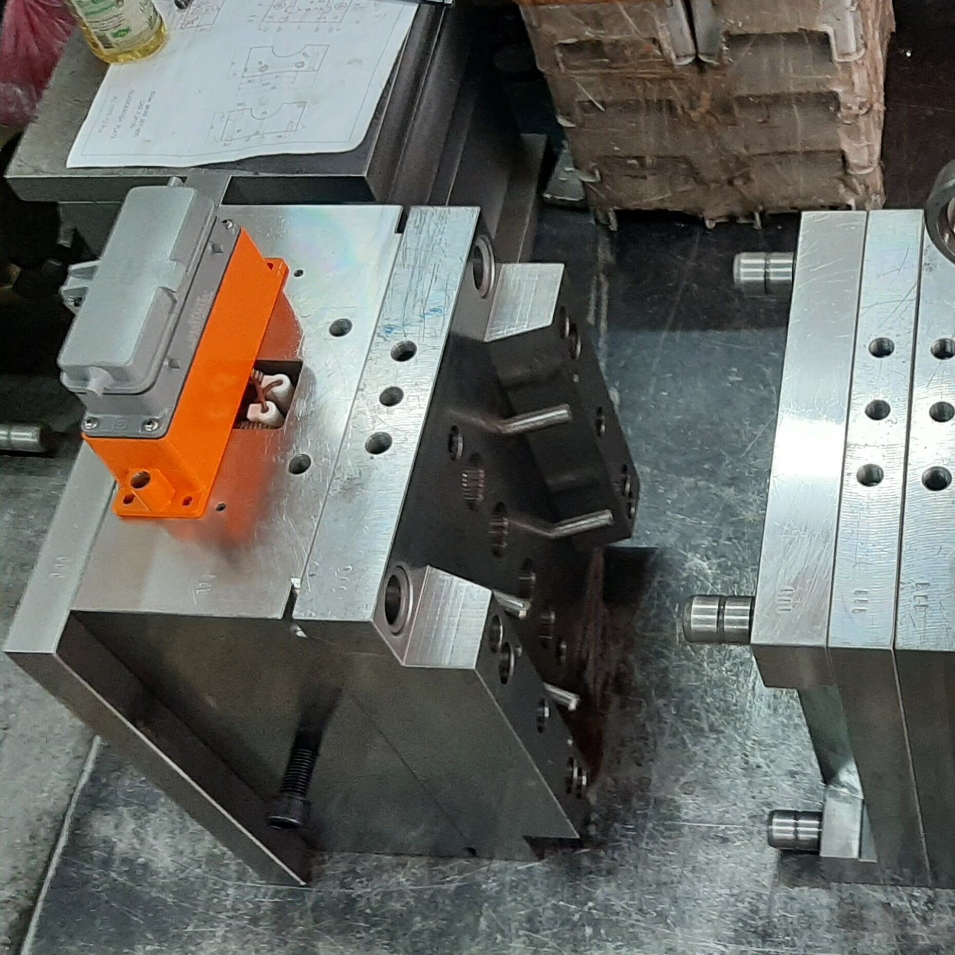 แม่พิมพ์ฉีดพลาสติก