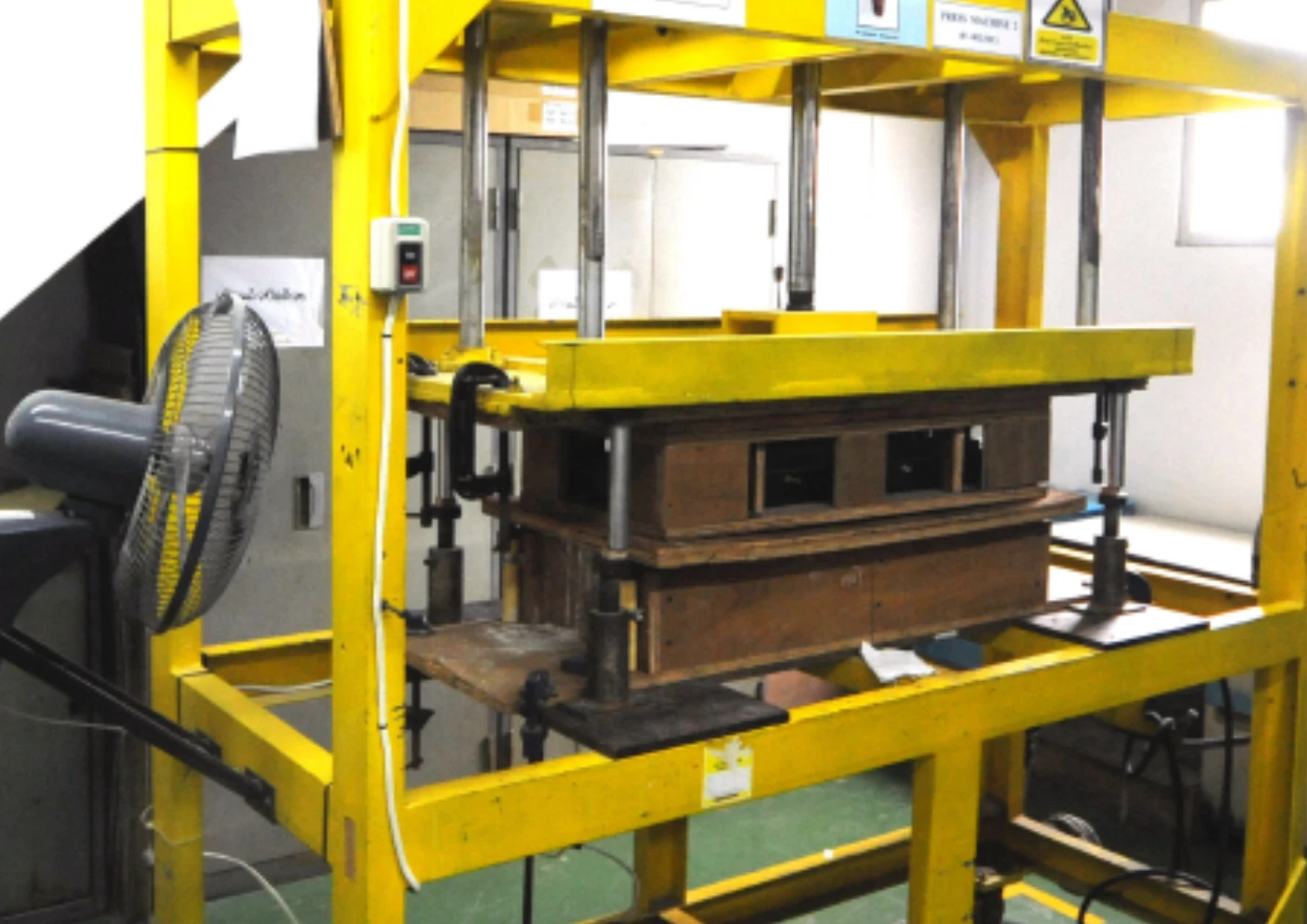 โรงงานส่วนประกอบรถยนต์